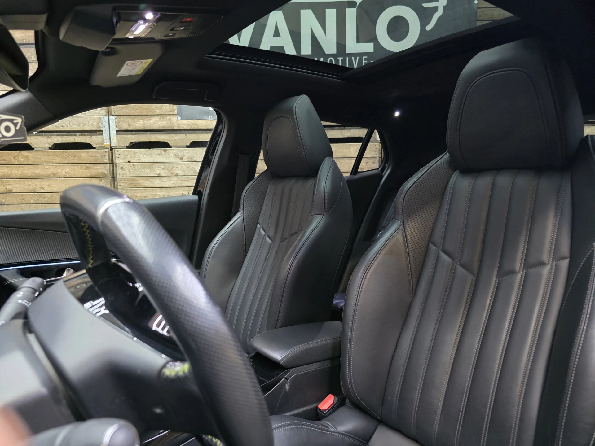 Hoofdafbeelding Peugeot e-2008