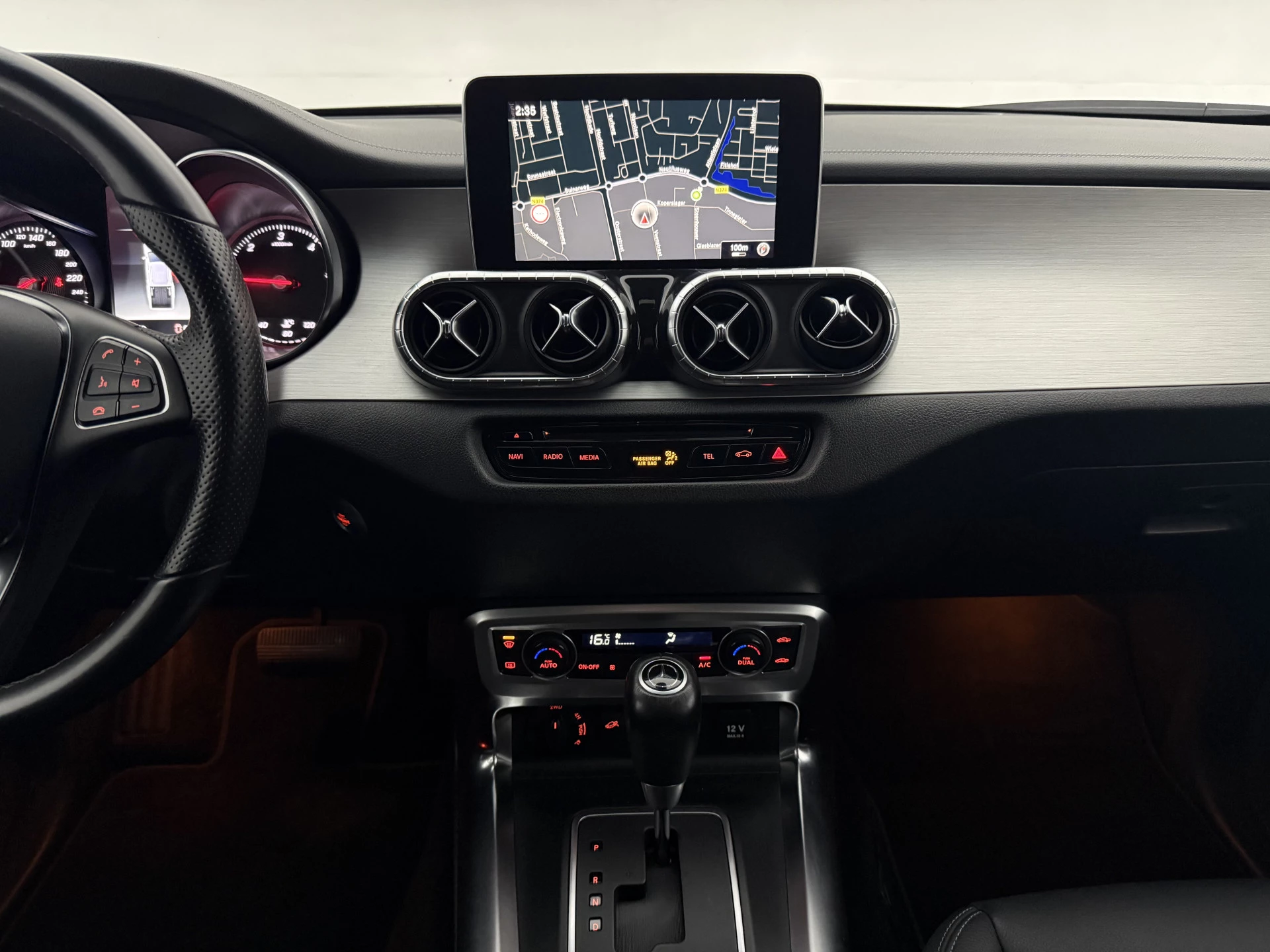 Hoofdafbeelding Mercedes-Benz X-Klasse