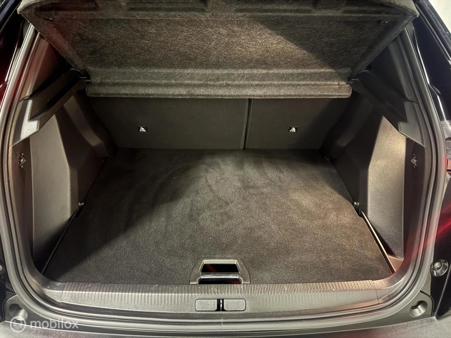 Hoofdafbeelding Peugeot e-2008