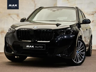 BMW X1 xDrive30e M Sport Pro, M stoelen, pano, tr.haak, H/K, 20", HUD, ACC, keyless, privacy
