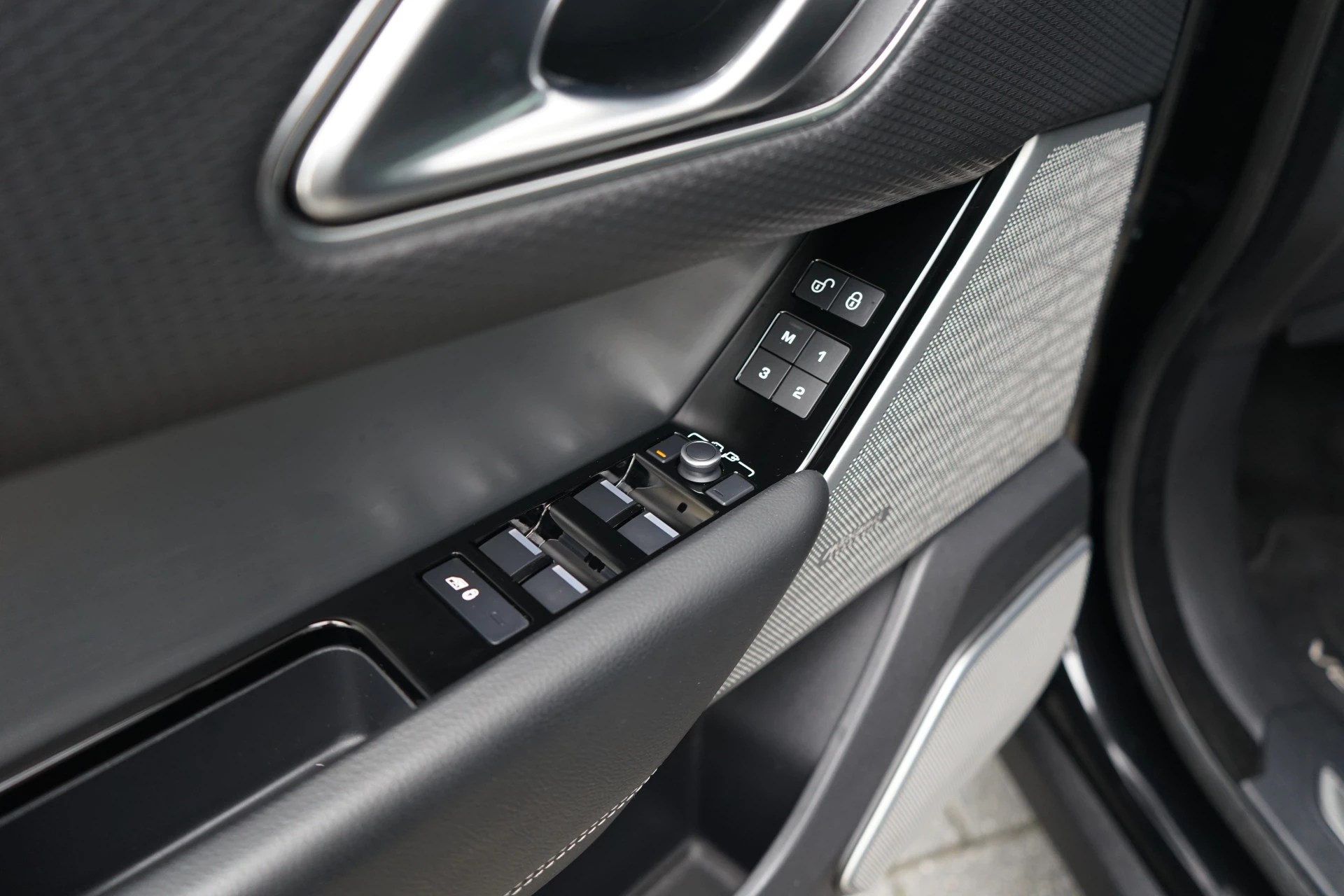 Hoofdafbeelding Land Rover Range Rover Velar