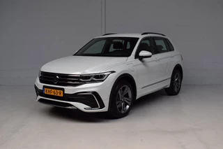 Hoofdafbeelding Volkswagen Tiguan Volkswagen Tiguan 1.4 TSI eHybrid R-Line Business+ VIRTUAL / EL.TREKHAAK / CAMERA / IQ-LIGHT / SFEERVERLICHTING / CARPLAY