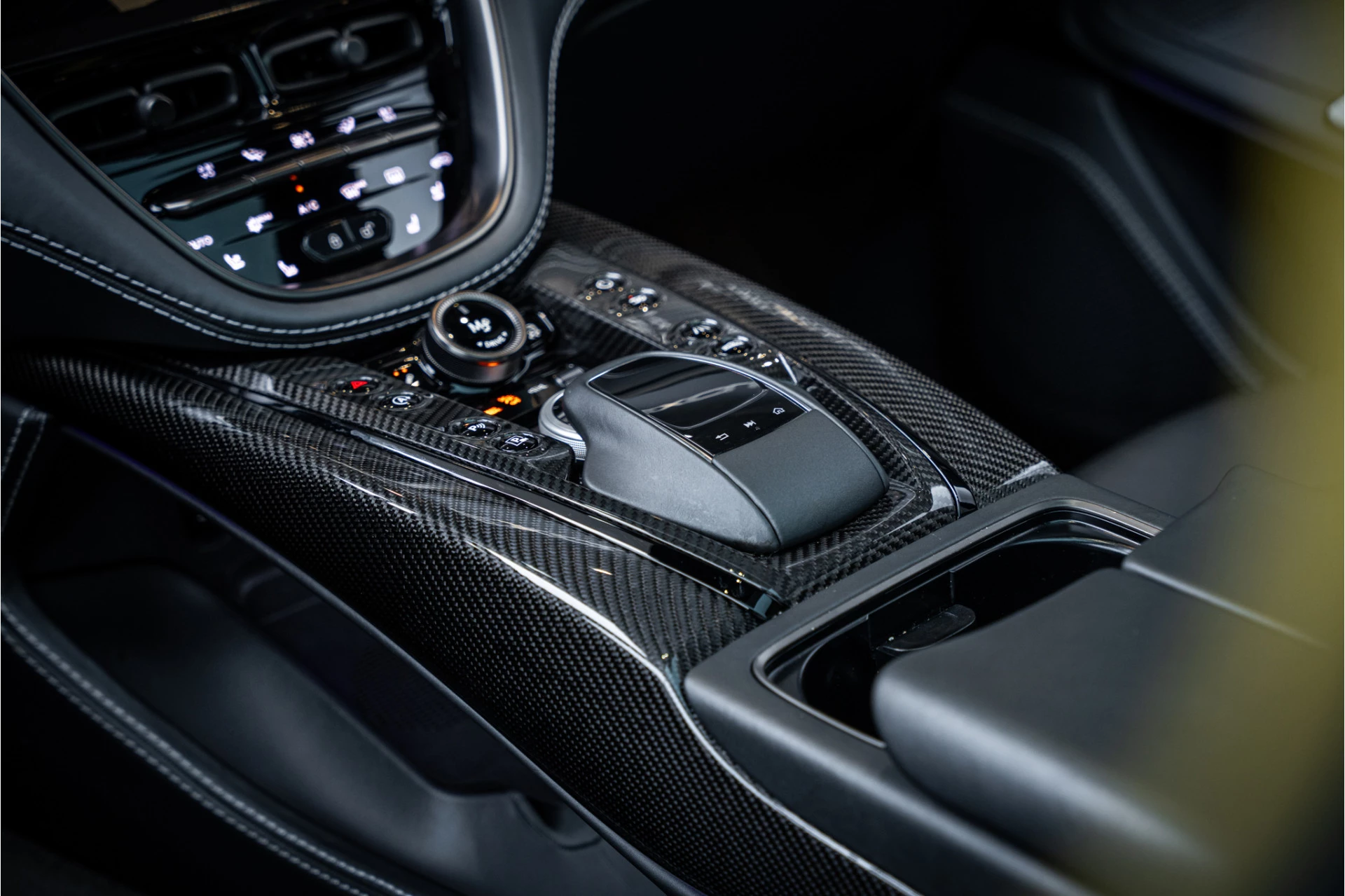 Hoofdafbeelding Aston Martin DBX