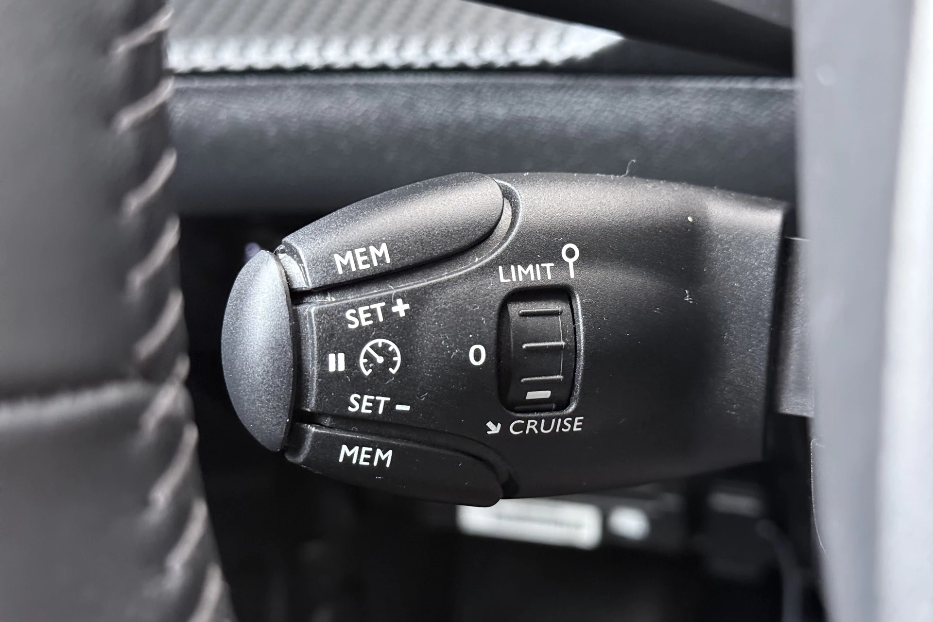 Hoofdafbeelding Peugeot e-2008