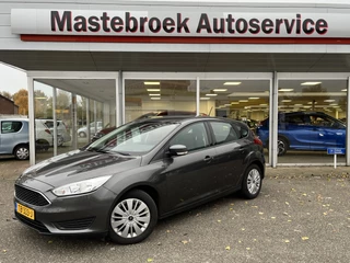 Hoofdafbeelding Ford Focus Ford Focus 1.0 Trend | Parkeercamera | Airco | Elektrische Ramen | Staat in Hardenberg