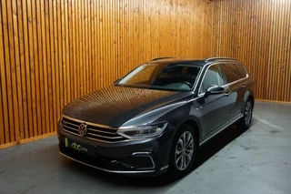 Hoofdafbeelding Volkswagen Passat Volkswagen Passat VARIANT 1.4 TSI GTE AUTOMAAT/ PANORAMADAK