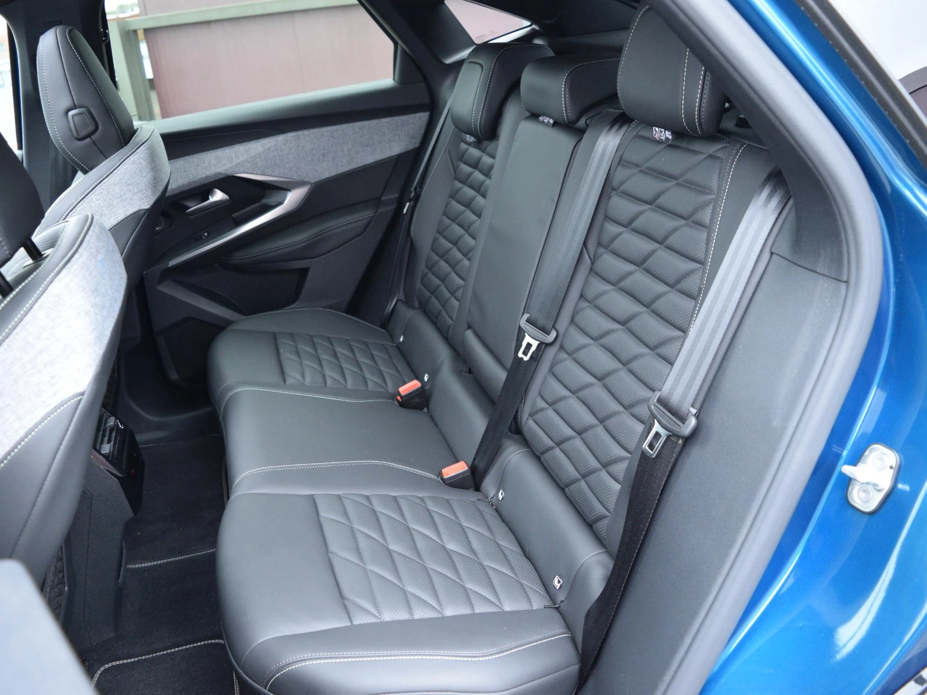 Hoofdafbeelding Peugeot e-3008