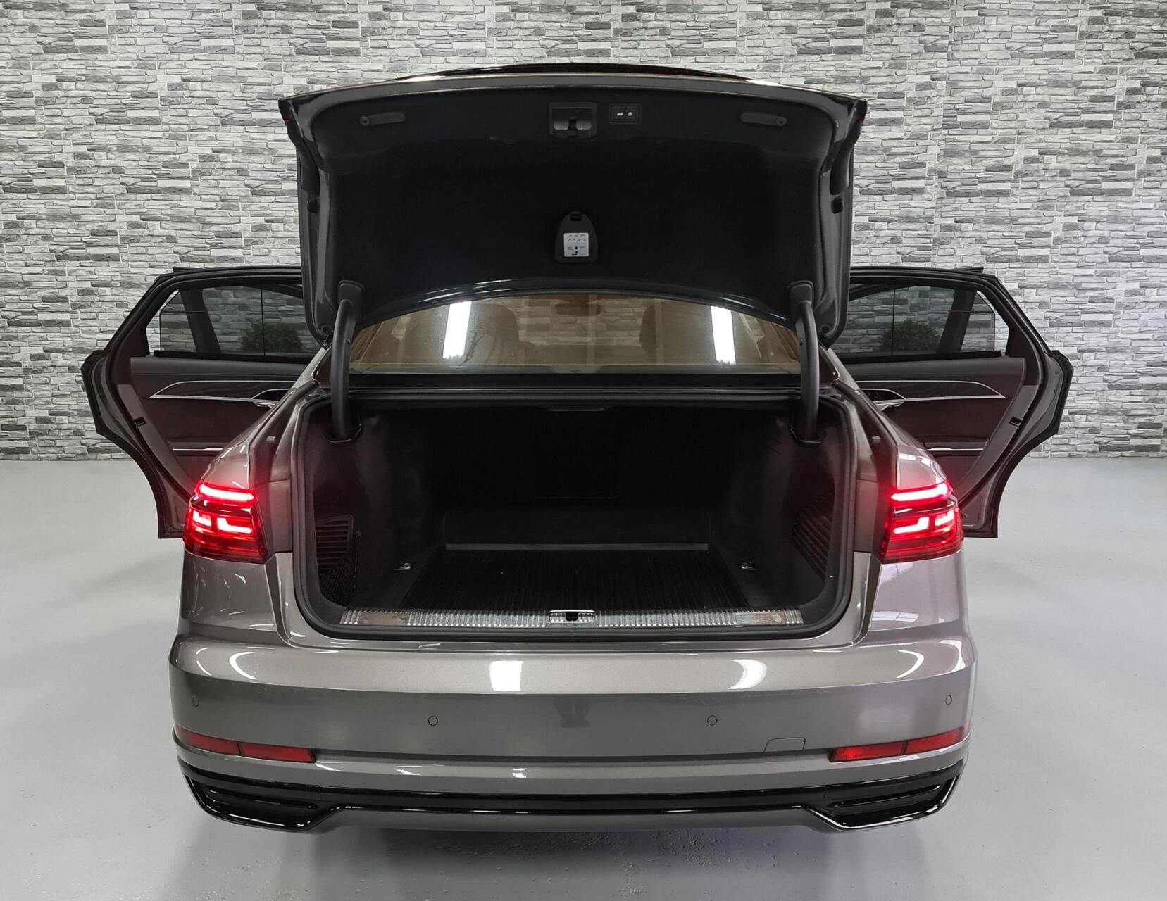 Hoofdafbeelding Audi A8