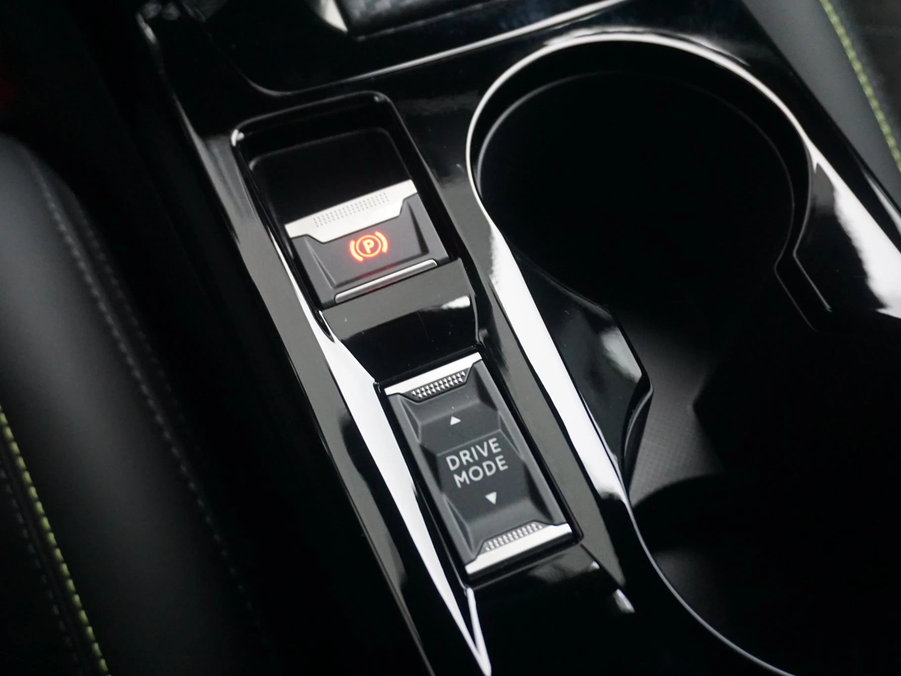 Hoofdafbeelding Peugeot e-208