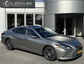 Lexus ES 300h Business Line NWE MODEL BLIND SPOT STUURVERW STOELVERW SCHUIF/KANTELDAK PARK-SENSOREN APPLE CARPLAY/ ANDROID AUTO