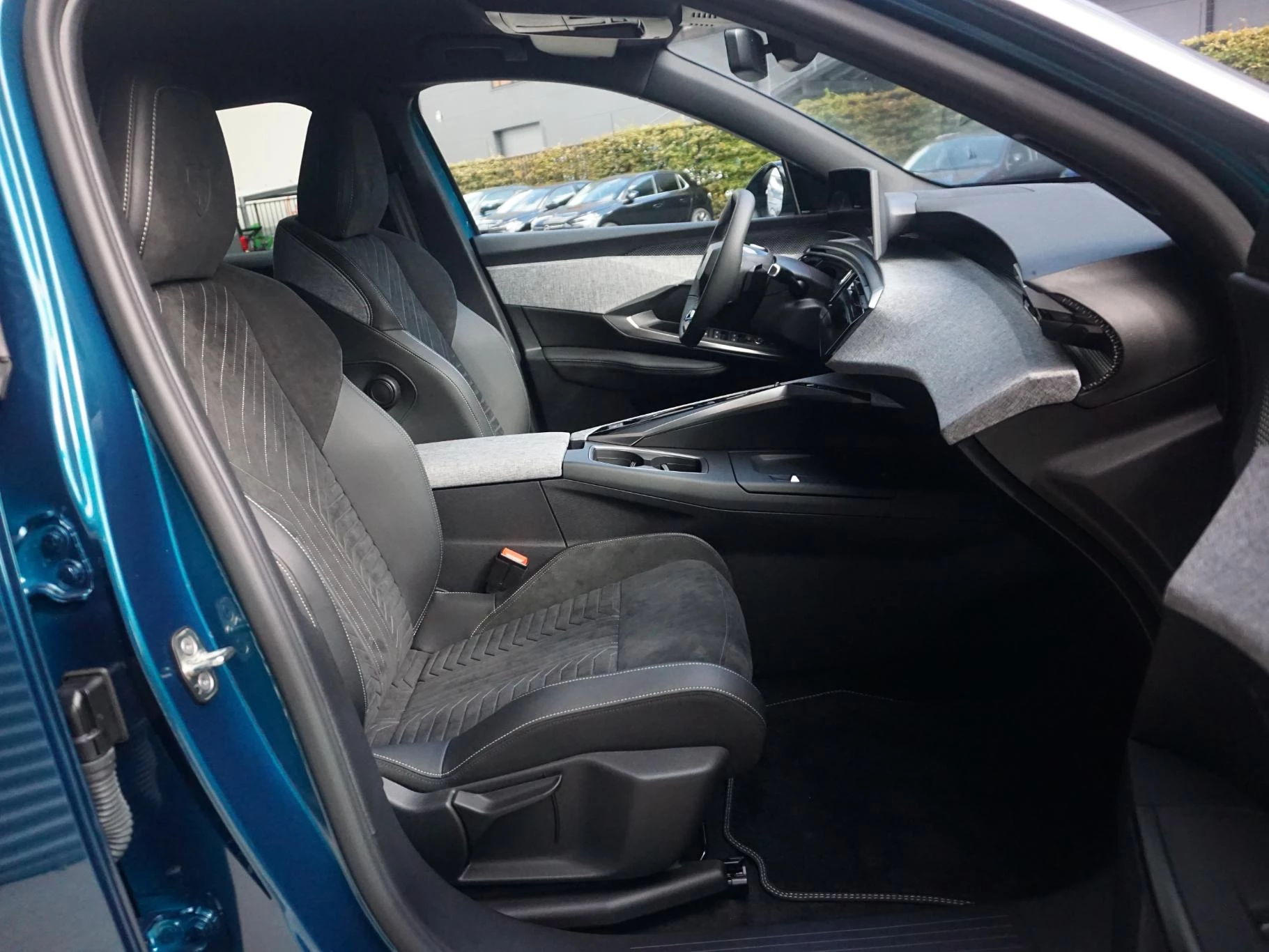 Hoofdafbeelding Peugeot e-3008