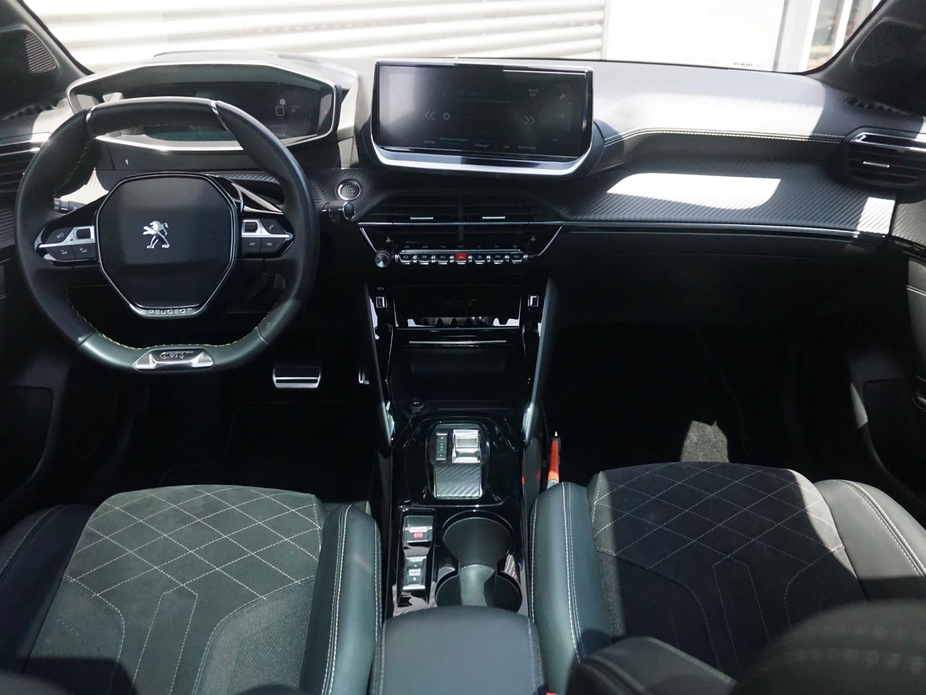 Hoofdafbeelding Peugeot e-208