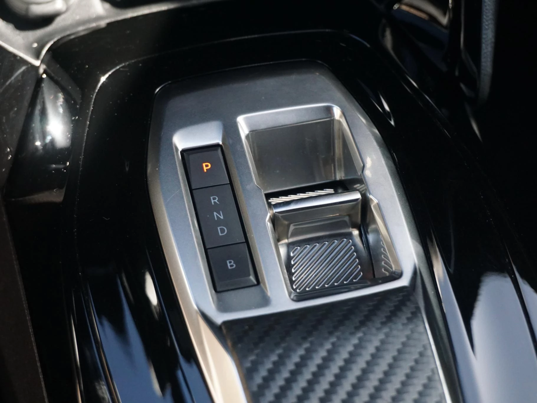 Hoofdafbeelding Peugeot e-2008