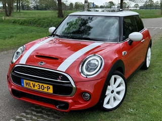 Hoofdafbeelding MINI Cooper S MINI Cooper S 192PK / JCW STUURWIEL / PANORAMADAK / 18 INCH / UNIEK!