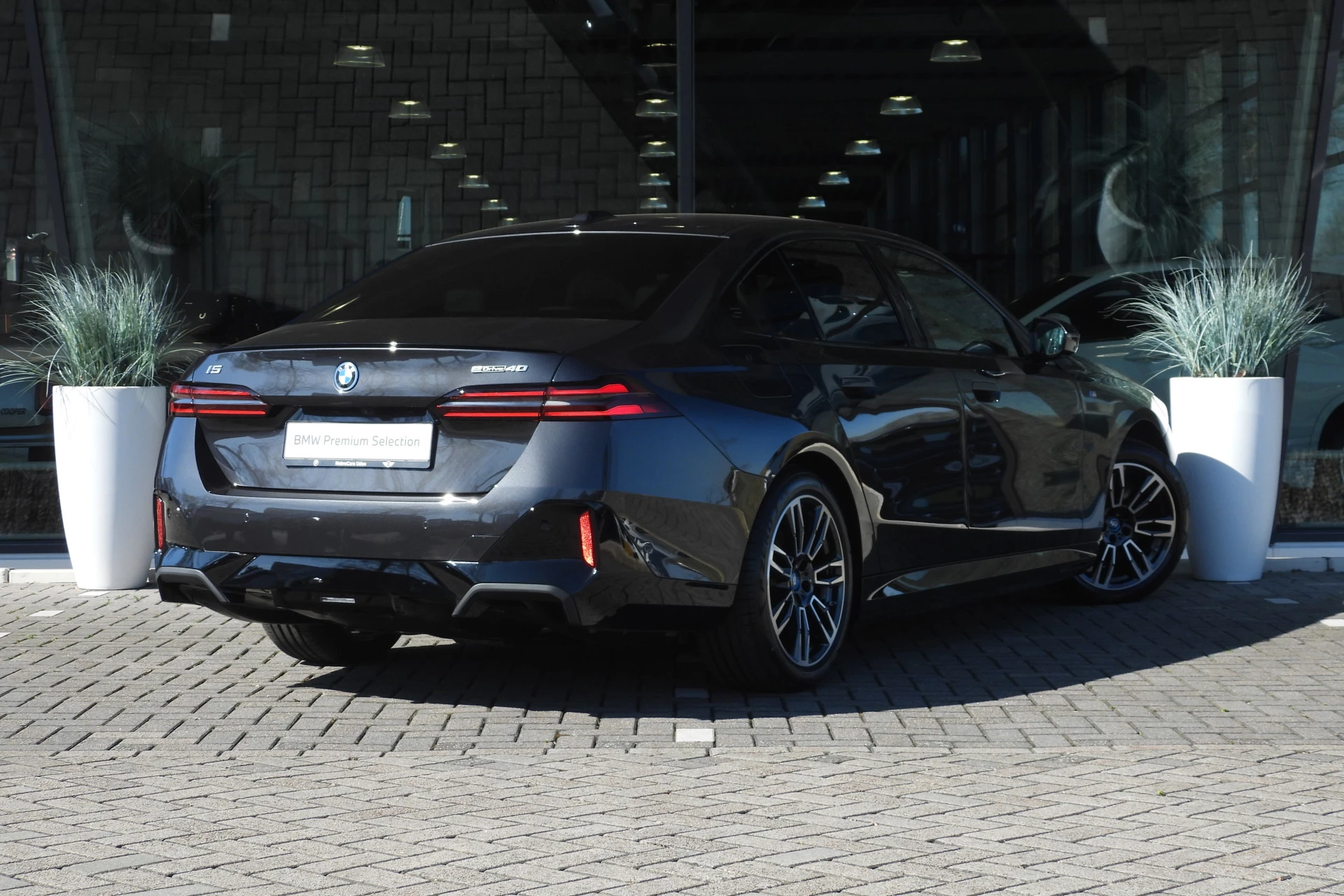 Hoofdafbeelding BMW i5