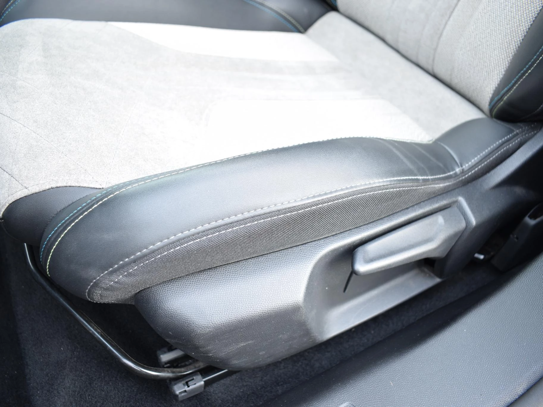 Hoofdafbeelding Peugeot e-2008