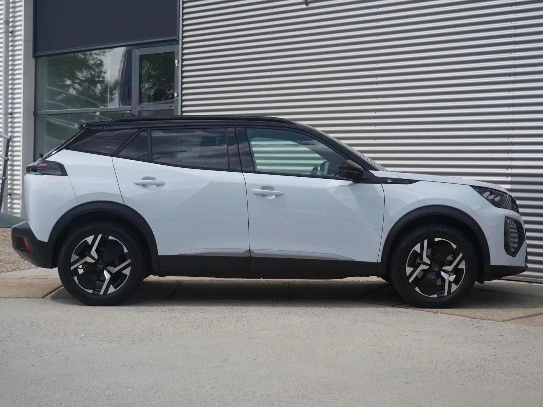 Hoofdafbeelding Peugeot e-2008