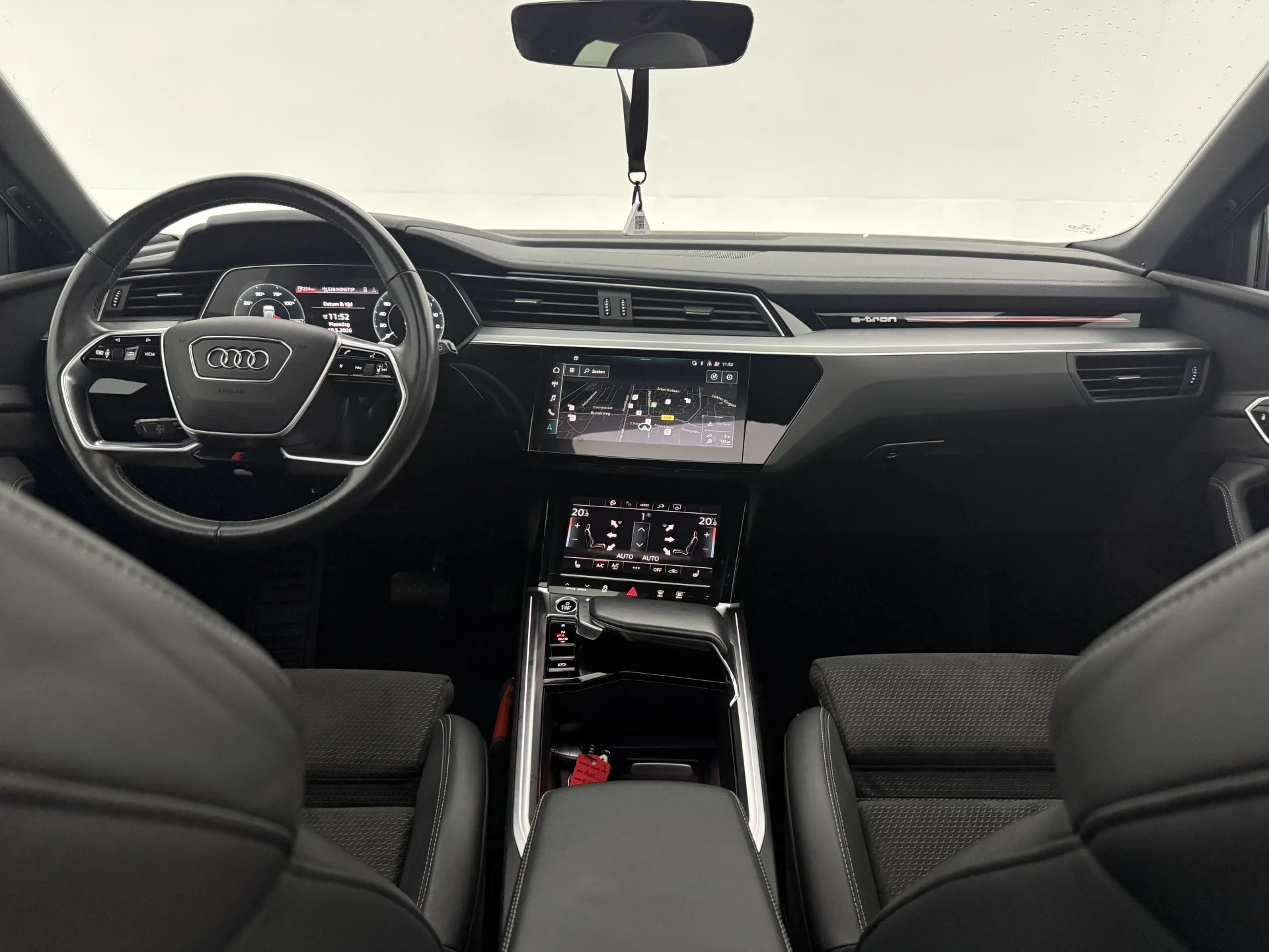 Hoofdafbeelding Audi e-tron