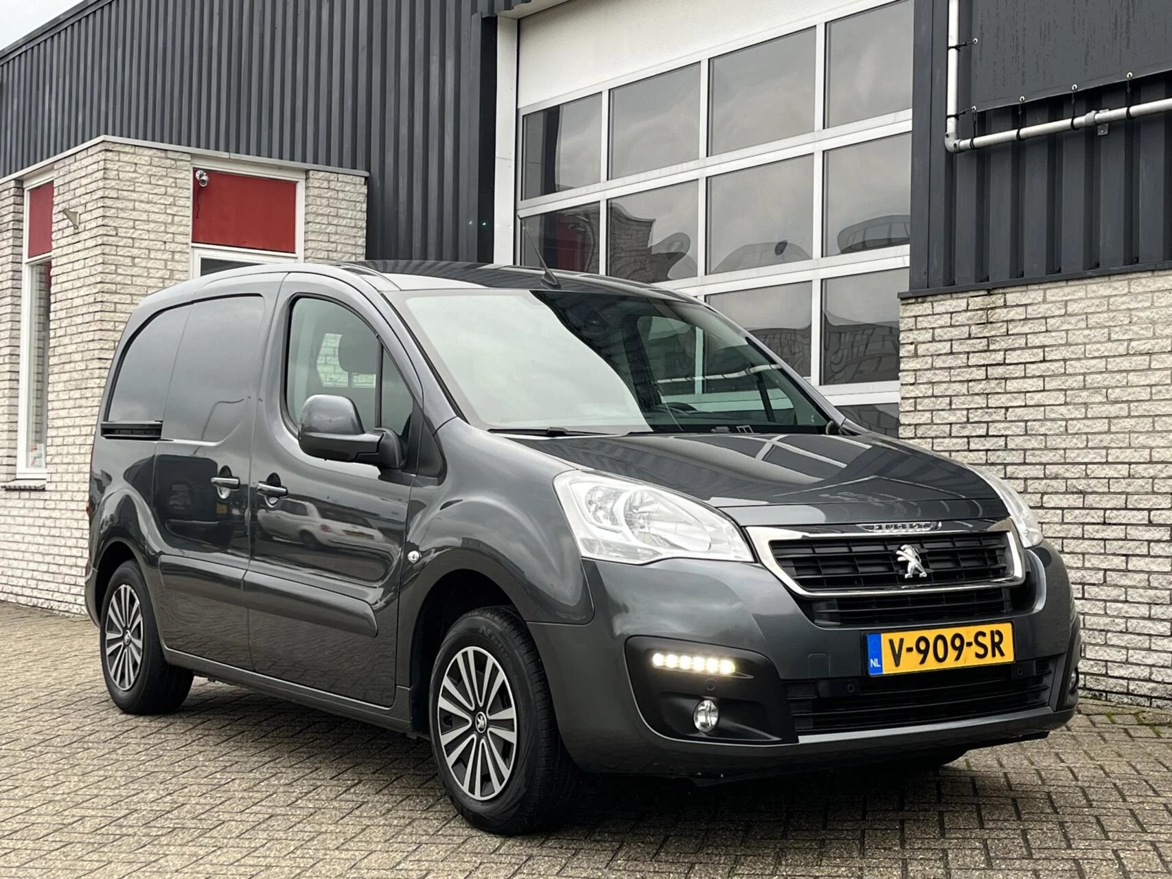 Hoofdafbeelding Peugeot Partner