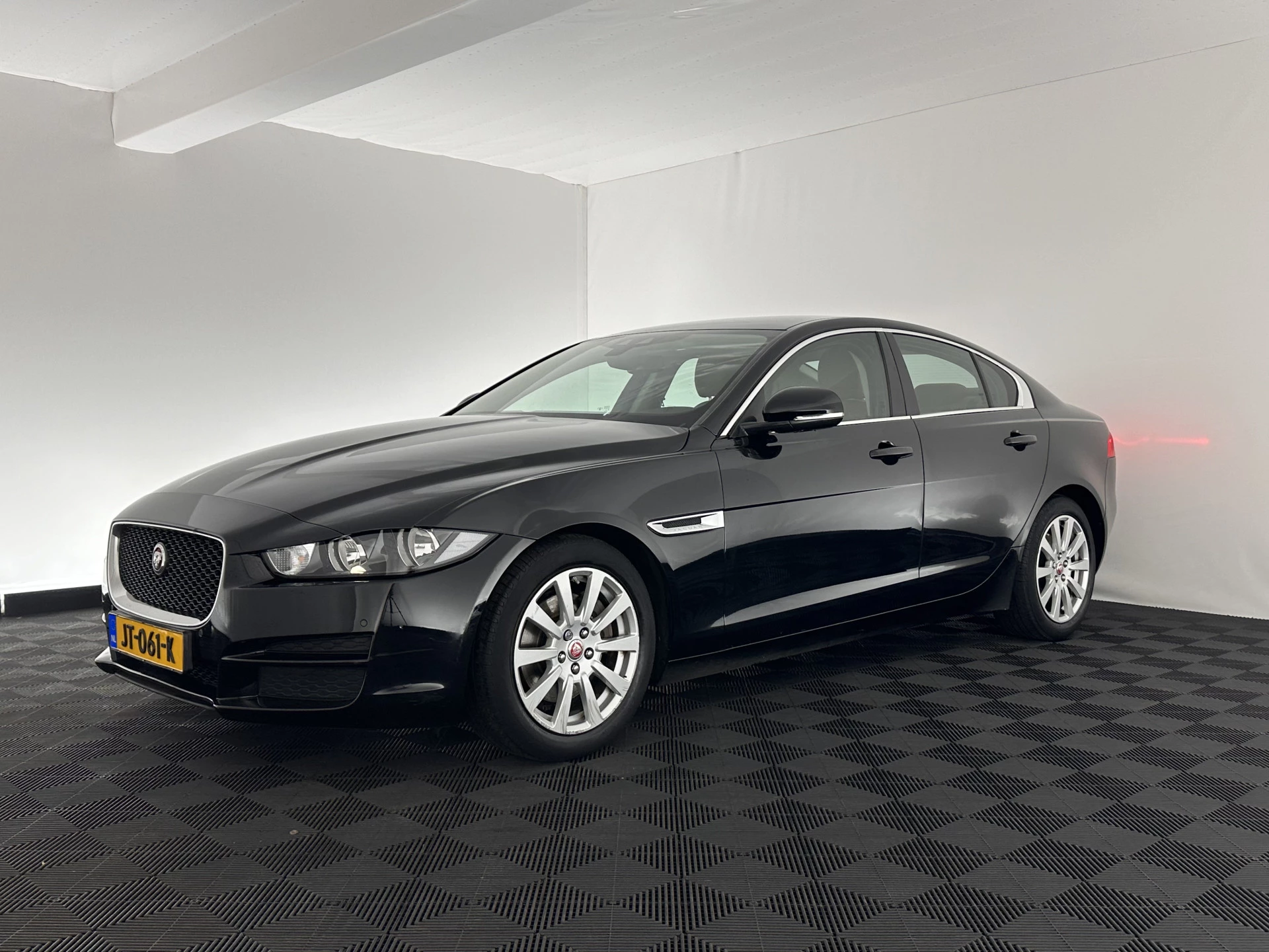 Hoofdafbeelding Jaguar XE