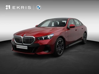 BMW 5 Serie Sedan 550e xDrive M Sportpakket | Adaptief onderstel | Driving Assistant | Panoramadak | HIFI | 19"