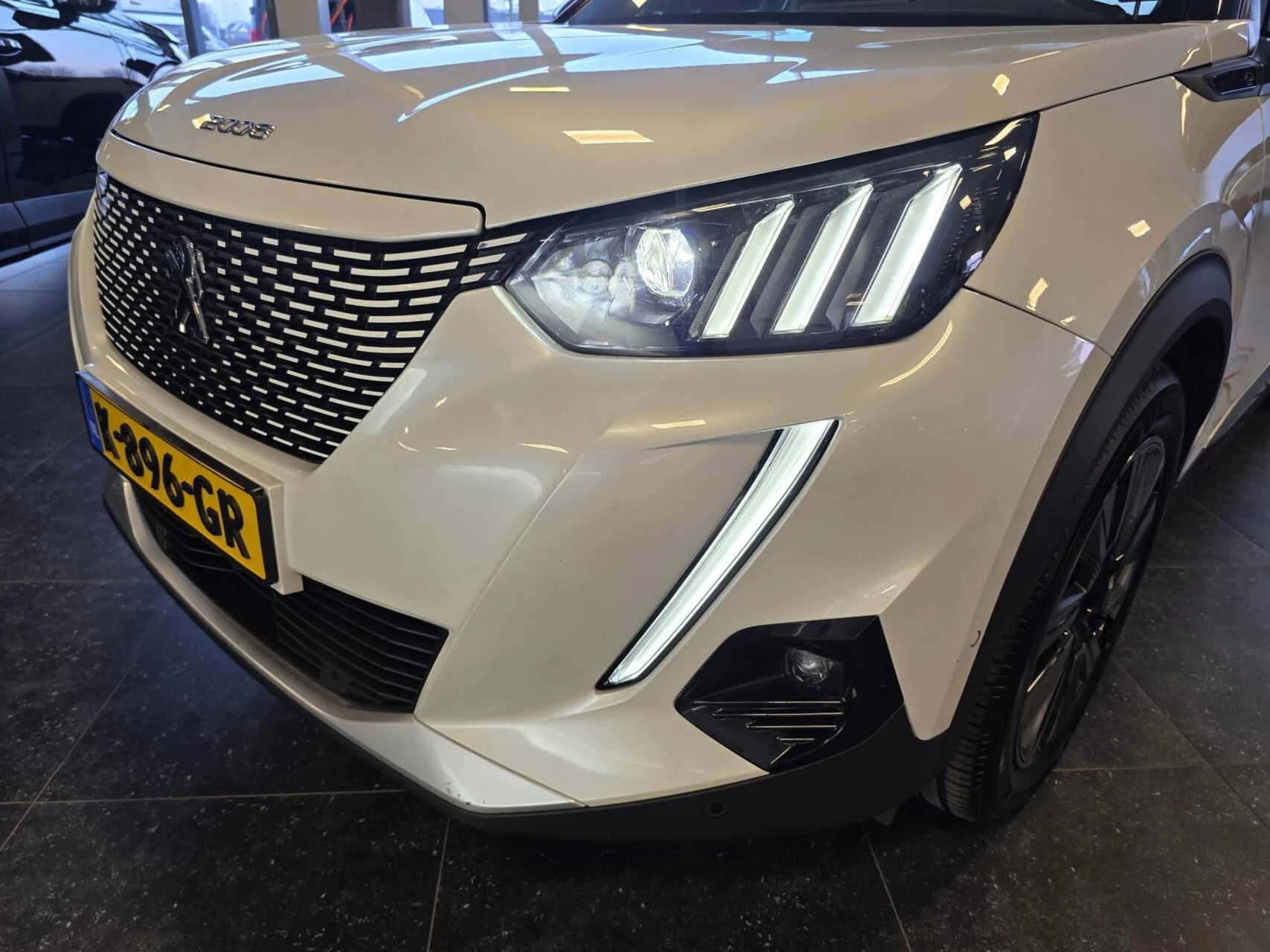 Hoofdafbeelding Peugeot e-2008