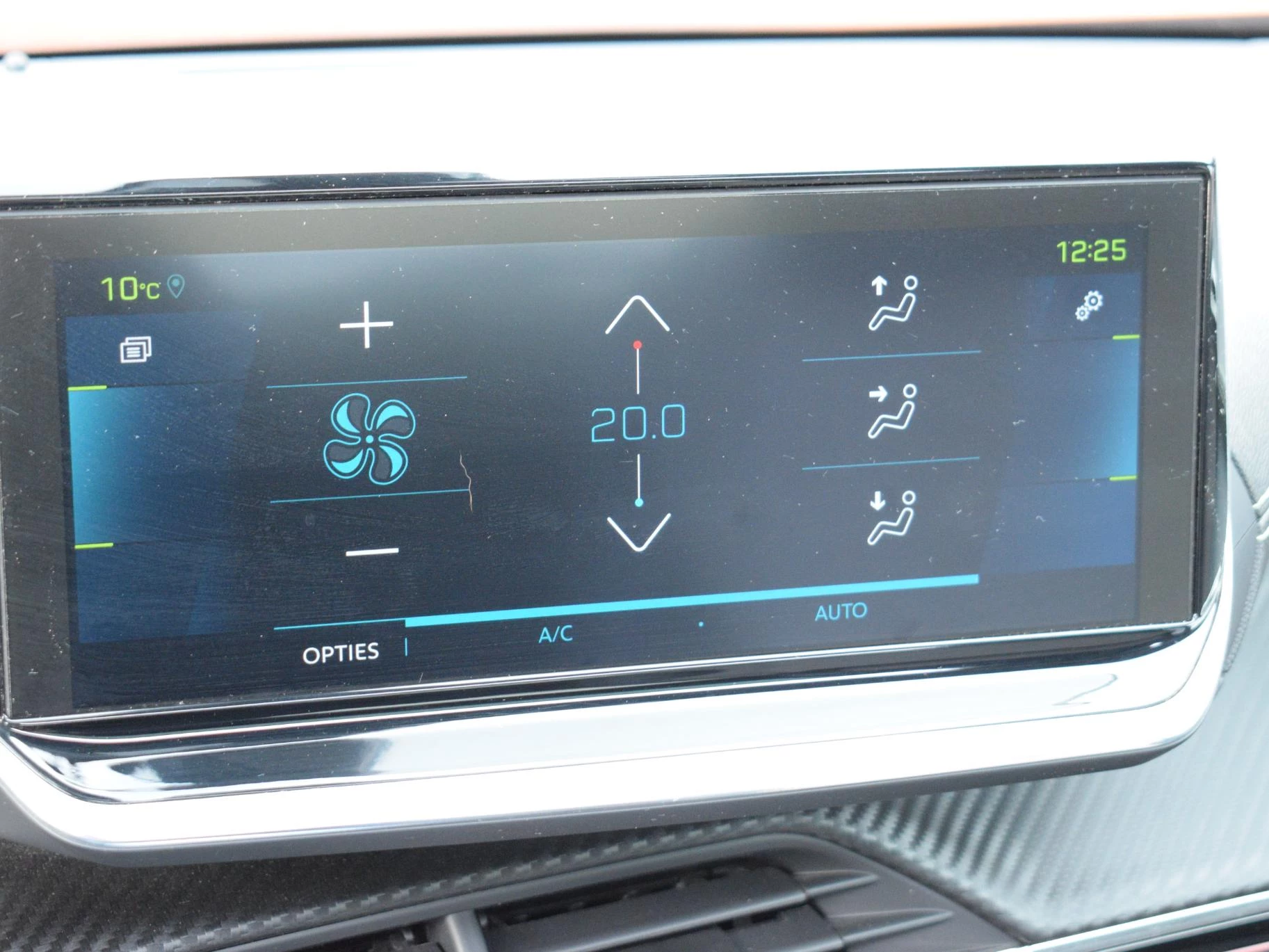 Hoofdafbeelding Peugeot e-2008