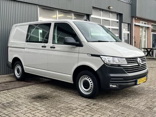 Volkswagen Transporter 2.0 TDI L1H1 150Pk Airco Cruise controle 2-Persoons Telefoonverbinding Apple carplay Achterklep Zijruit Navigatiesysteem Euro 6 Dealer onderhouden