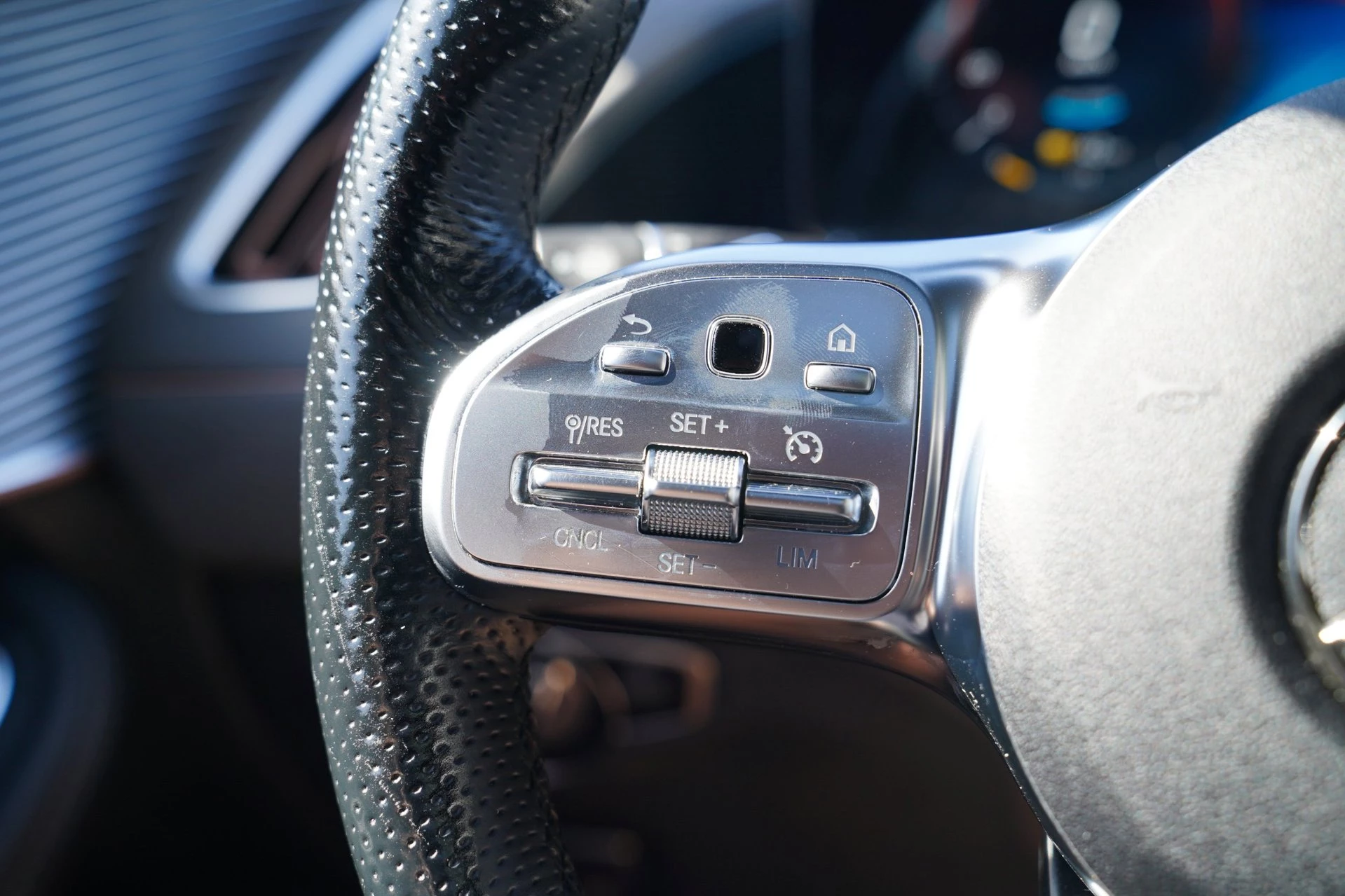 Hoofdafbeelding Mercedes-Benz EQC