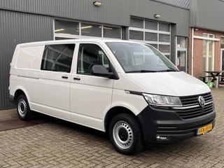 Volkswagen Transporter 2.0 TDI L2H1 DC 150pk L2H1 Dubbele cabine Automaat DSG Airco Cruise controle Telefoonverbinding Trekhaak 2500kg trekgewicht 5-Persoons schuifdeur Euro 6 DC 1e eigenaar Dealer onderhouden