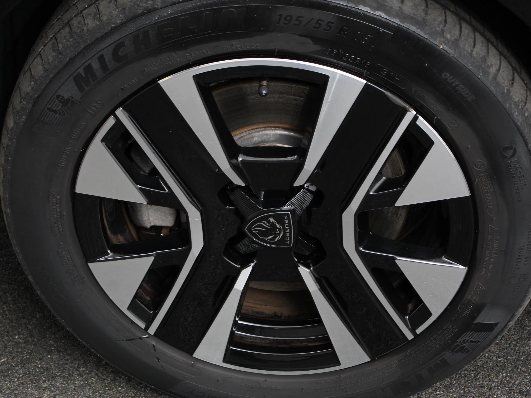 Hoofdafbeelding Peugeot e-208