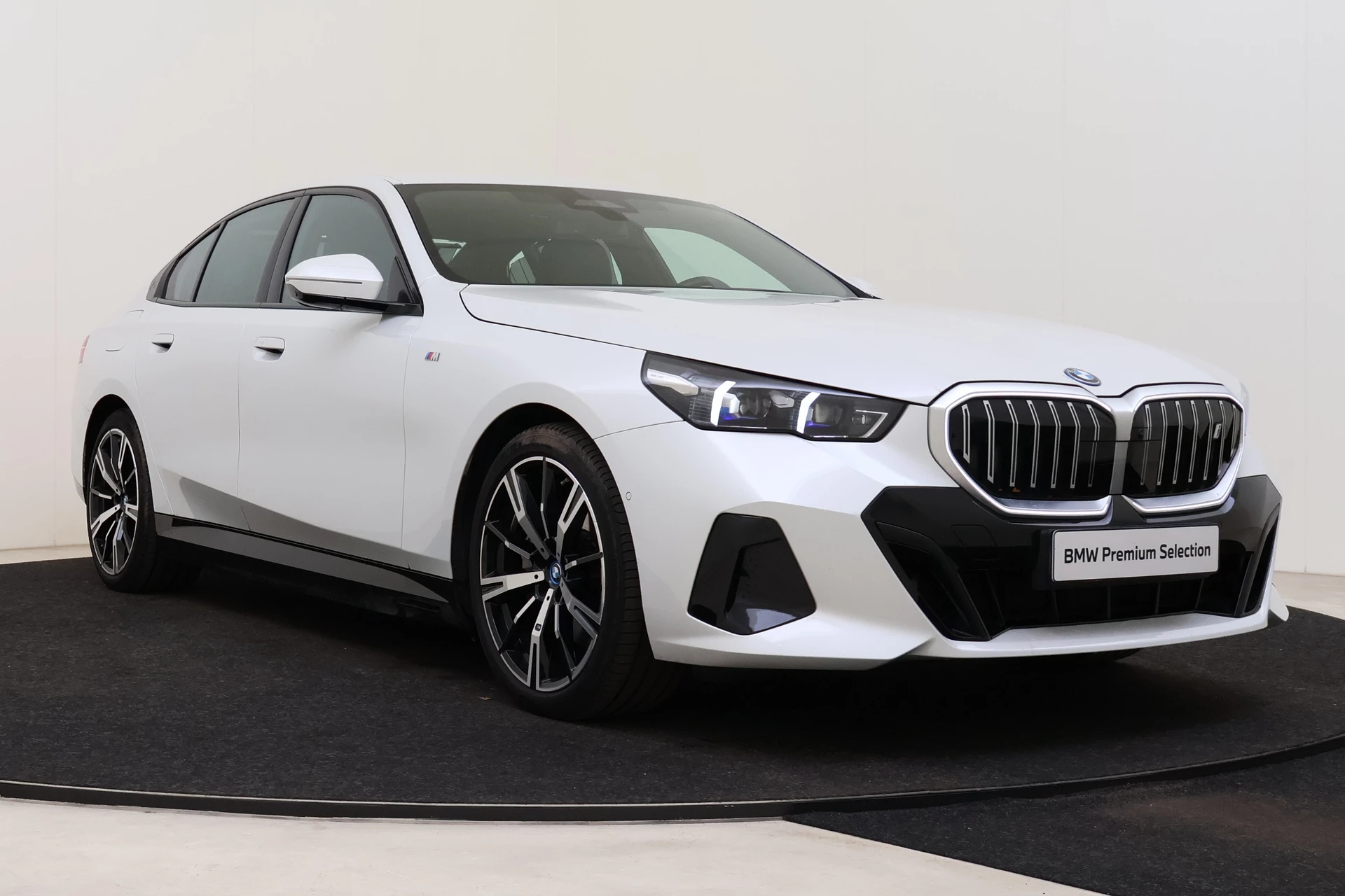 Hoofdafbeelding BMW i5