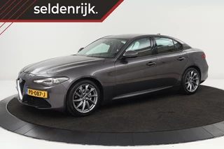 Hoofdafbeelding Alfa Romeo Giulia Alfa Romeo Giulia 2.0T Super | Stoel & stuurverwarming | Leder |  Camera | Trekhaak | Xenon | Keyless | Memory | Navigatie | PDC | Cruise control