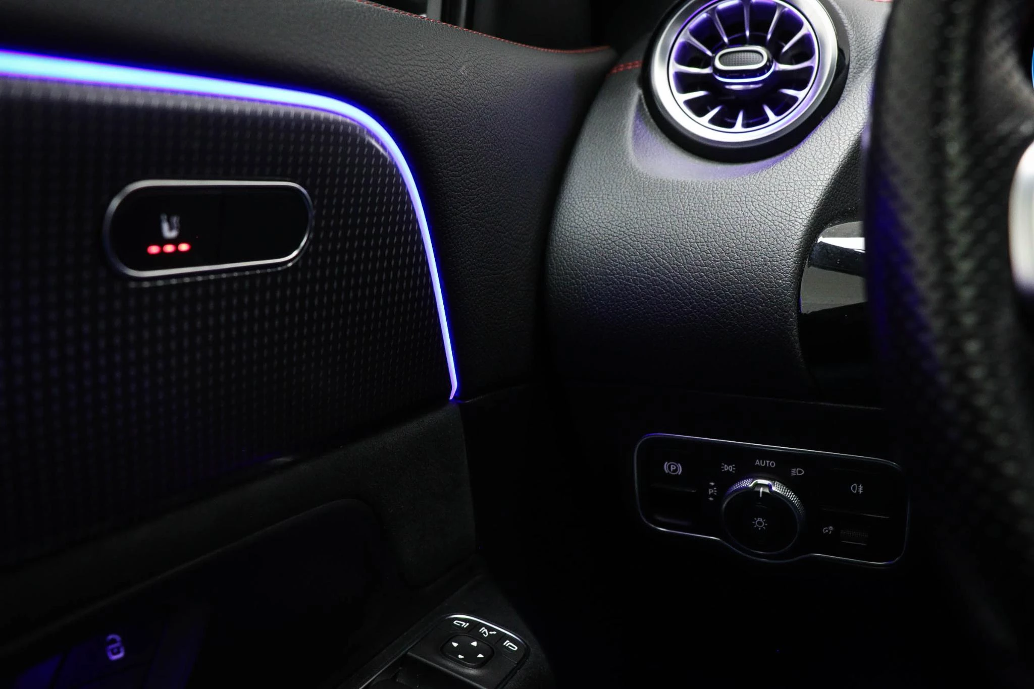 Hoofdafbeelding Mercedes-Benz EQA