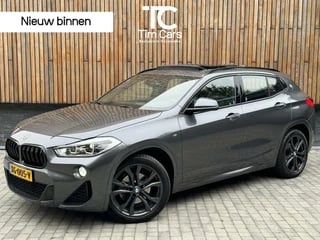 BMW X2 sDrive18i High Executive M-sport Automaat | Panoramadak | Lederen interieur | LED verlichting | Sfeerverlichting | DAB radio | Head-up display | Achteruitrijcamera | Parkeersensoren voor en achter