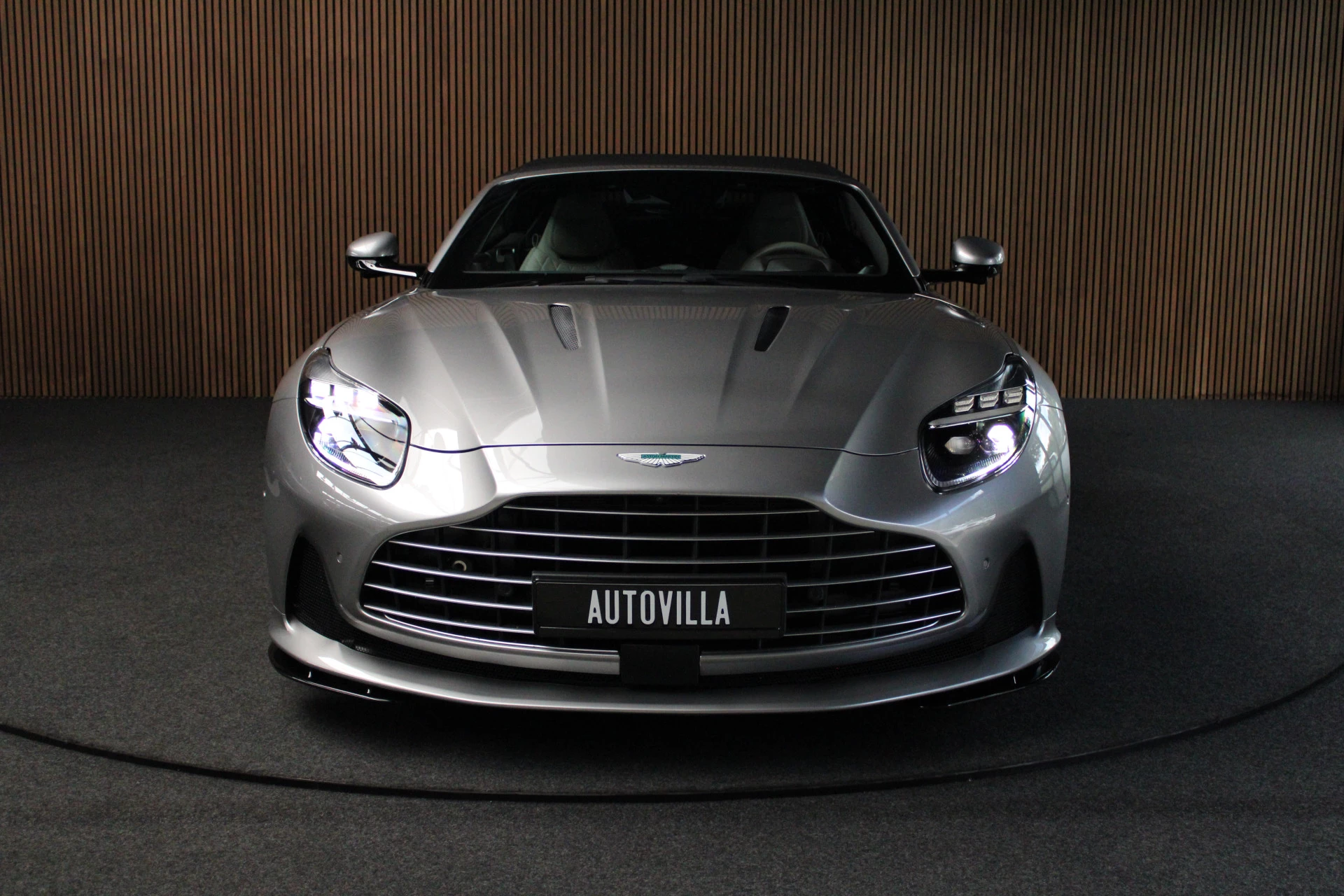 Hoofdafbeelding Aston Martin V8 Volante