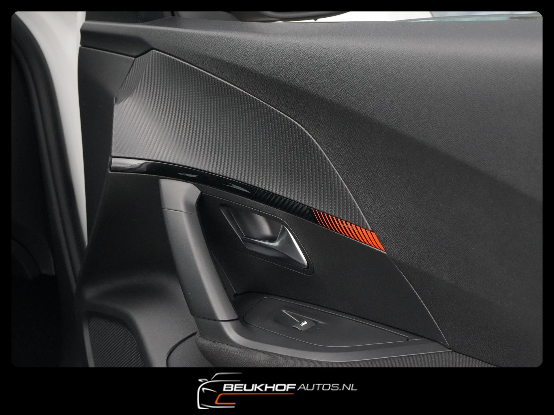 Hoofdafbeelding Peugeot e-2008