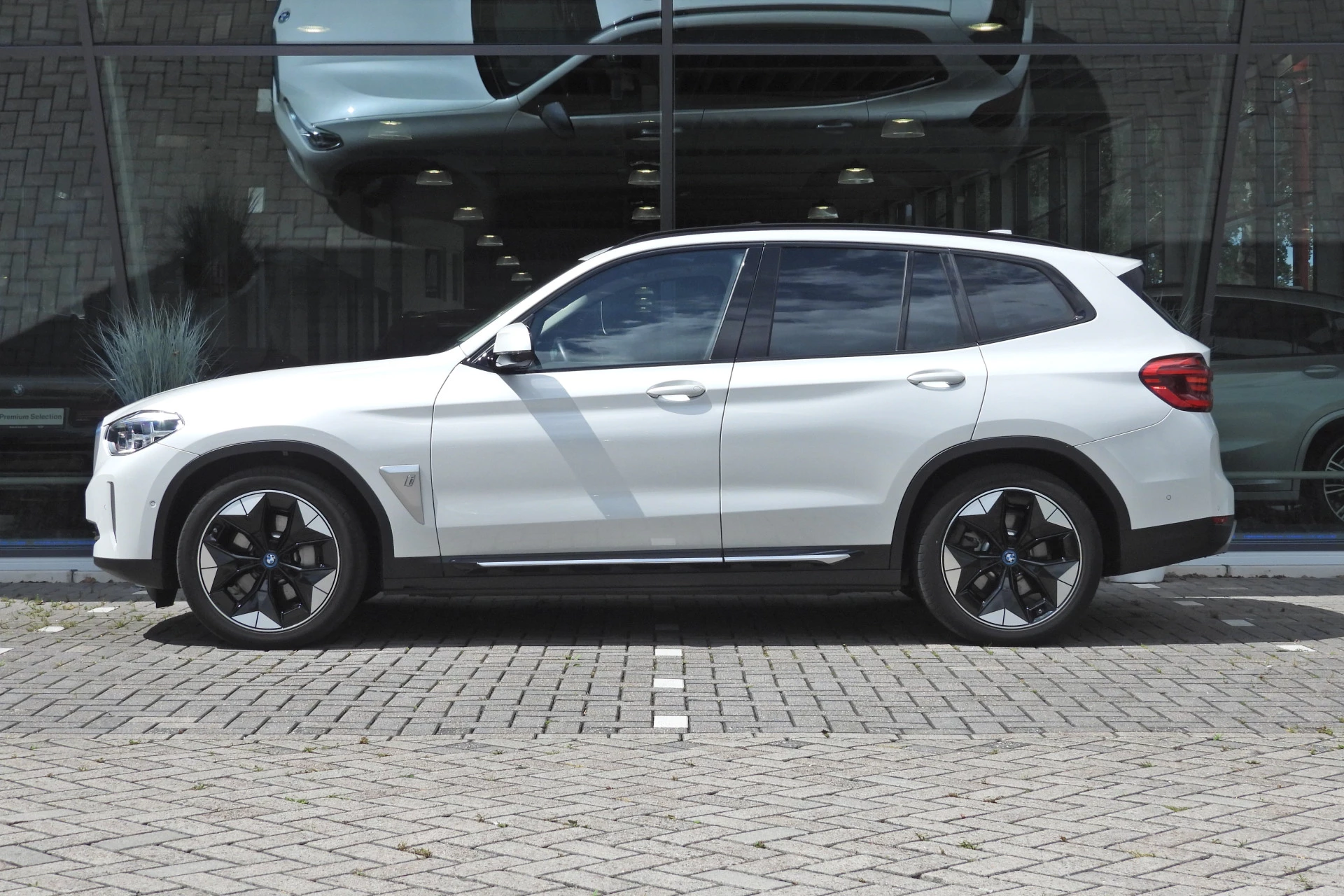 Hoofdafbeelding BMW iX3