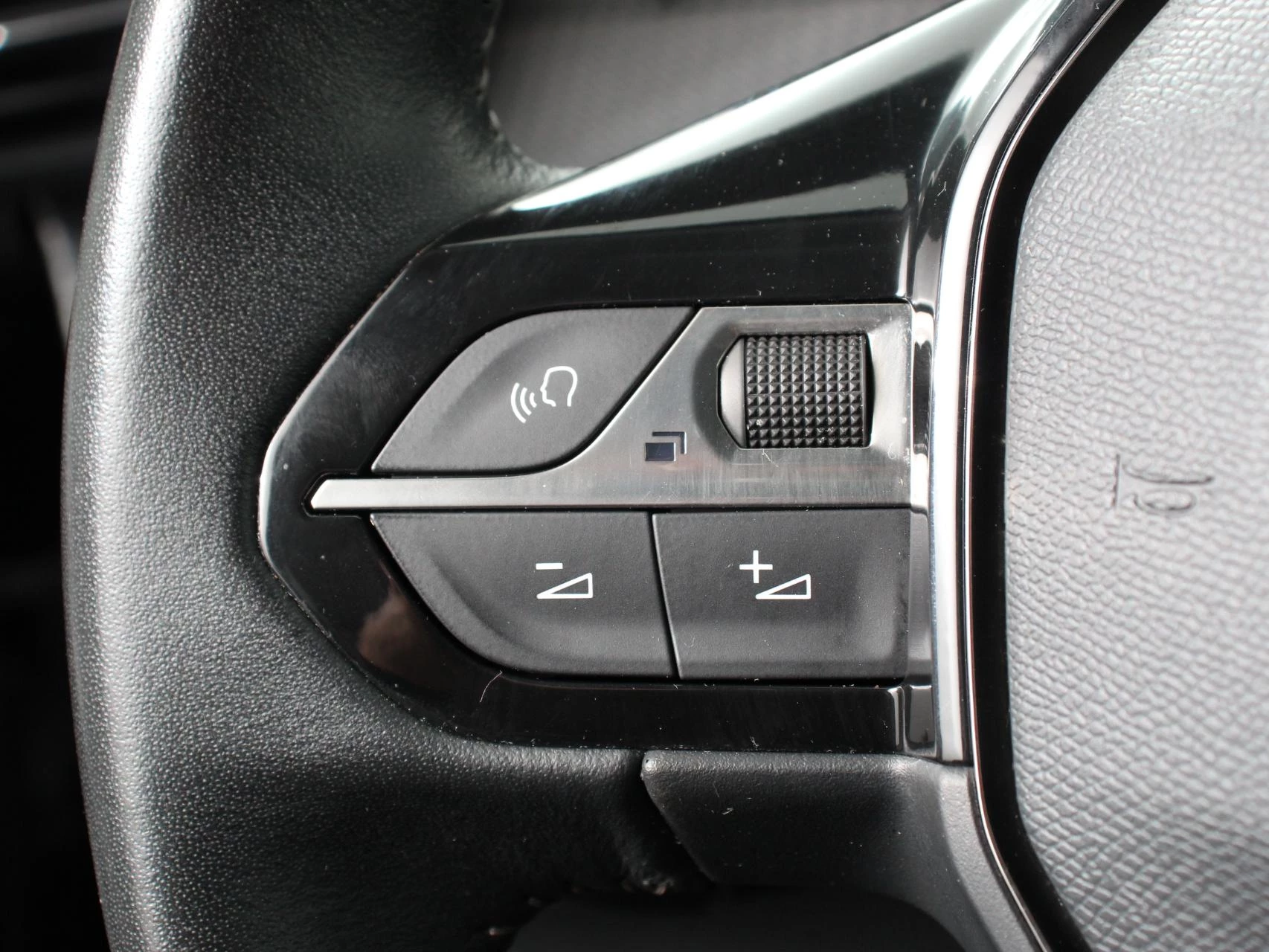 Hoofdafbeelding Peugeot e-2008