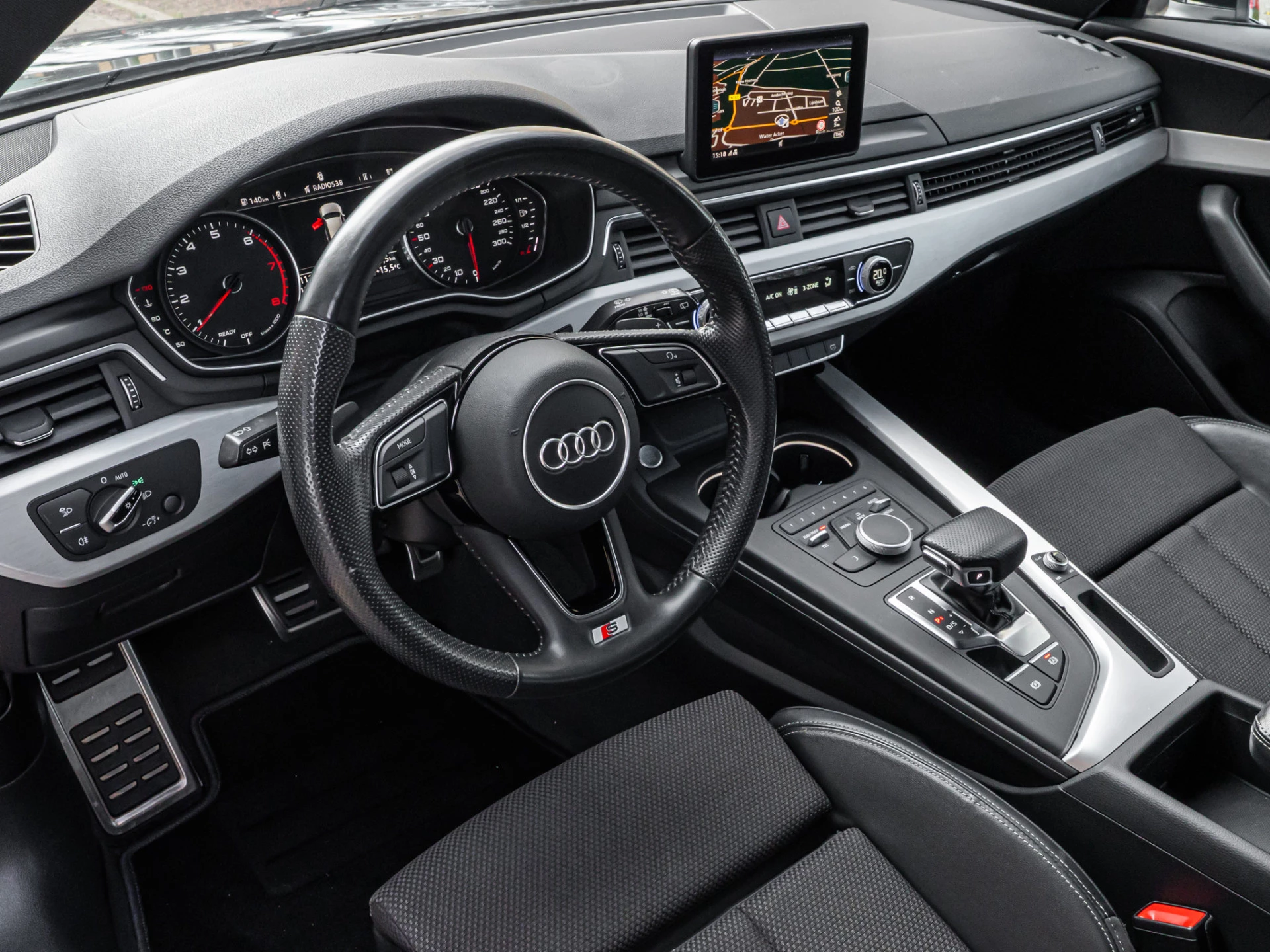 Hoofdafbeelding Audi A4