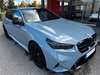 Hoofdafbeelding BMW M5 BMW M5 Touring ** M-DRIVER PACK (305 km/h), M-REMMEN, PANO, TREKH, MERINO LEDER, 20/21 INCH LMV ** 1e EIG - UNFALLFREI - Ex BMW AG ** ** INFORMEER OOK NAAR ONZE AANTREKKELIJKE FINANCIAL-LEASE TARIEVEN **