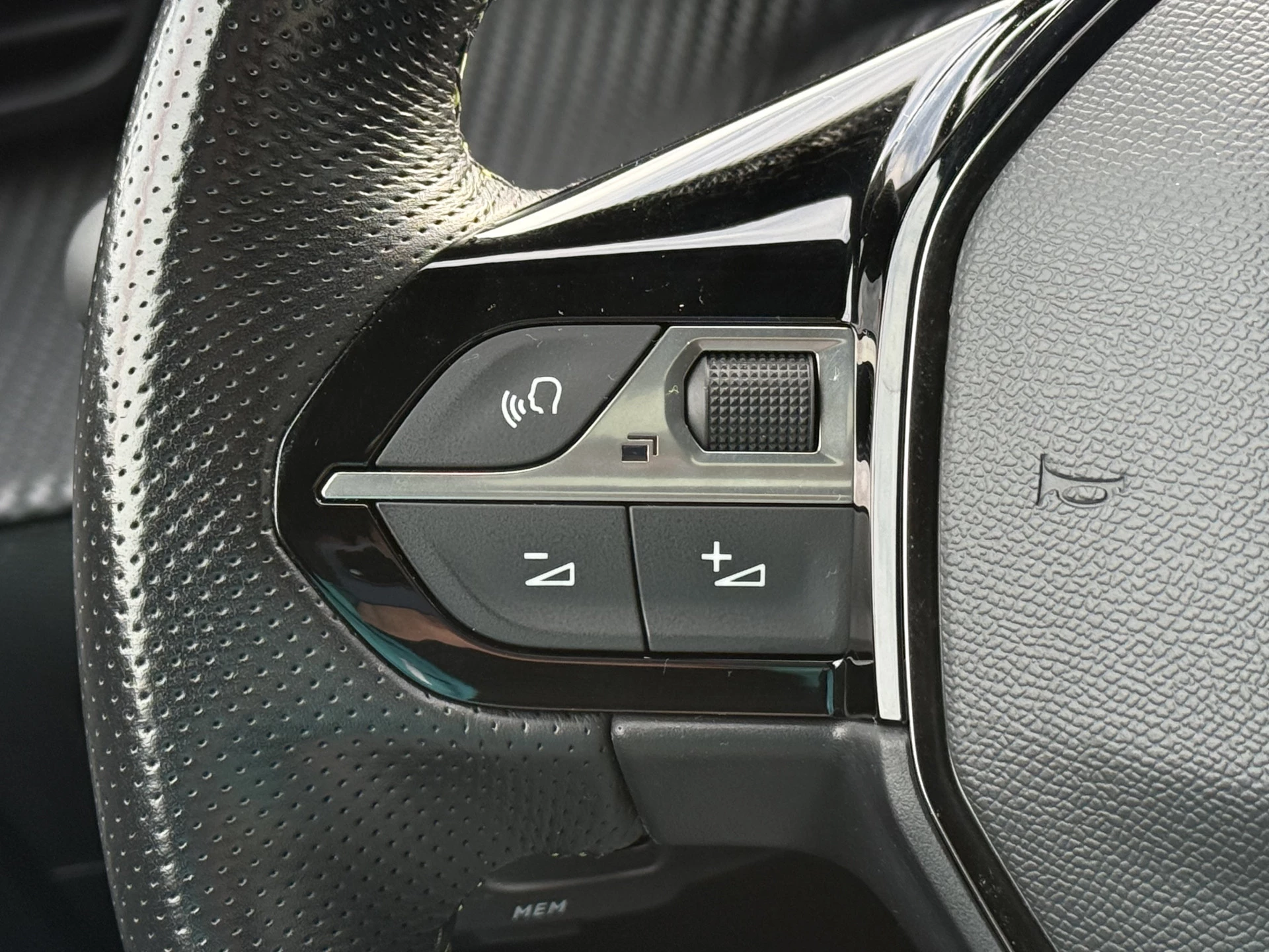 Hoofdafbeelding Peugeot e-2008