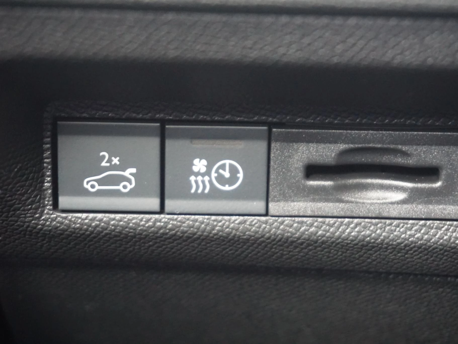 Hoofdafbeelding Peugeot e-308