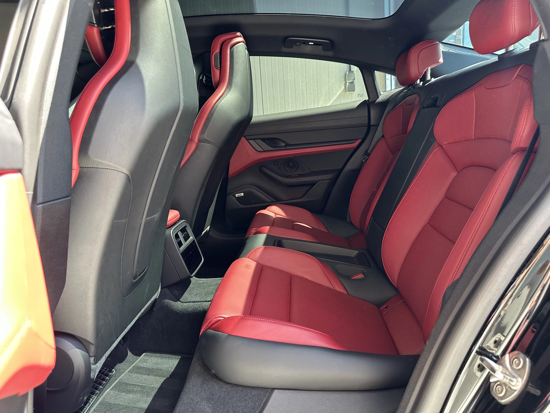 Hoofdafbeelding Porsche Taycan