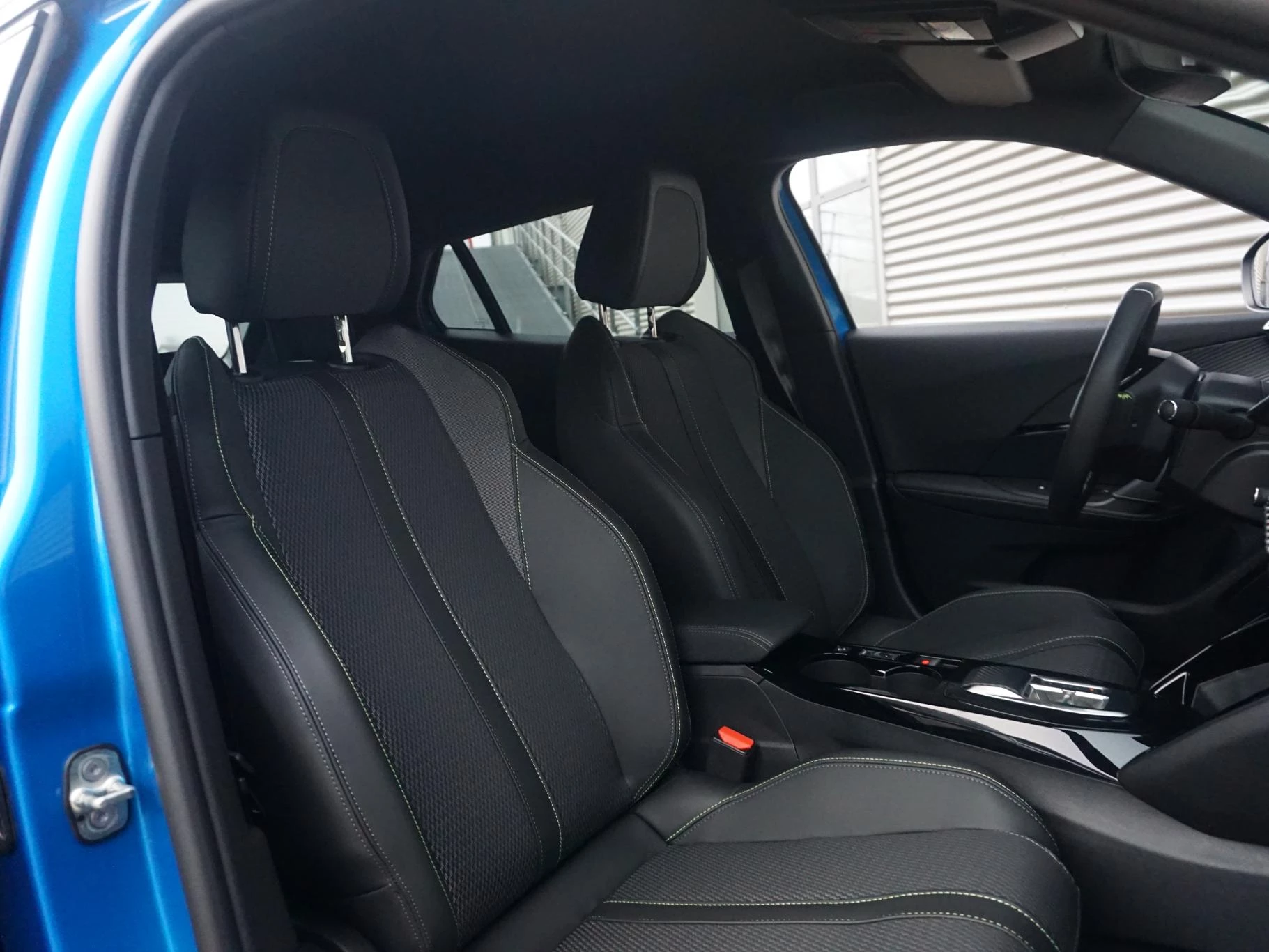 Hoofdafbeelding Peugeot e-2008