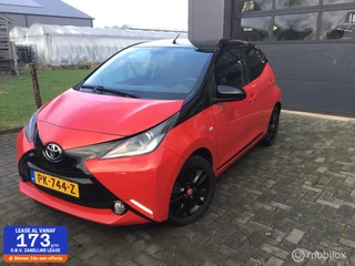 Hoofdafbeelding Toyota Aygo Toyota Aygo 1.0 VVT-i x-play. BI-COLOUR / NL auto / 1e Eig.
