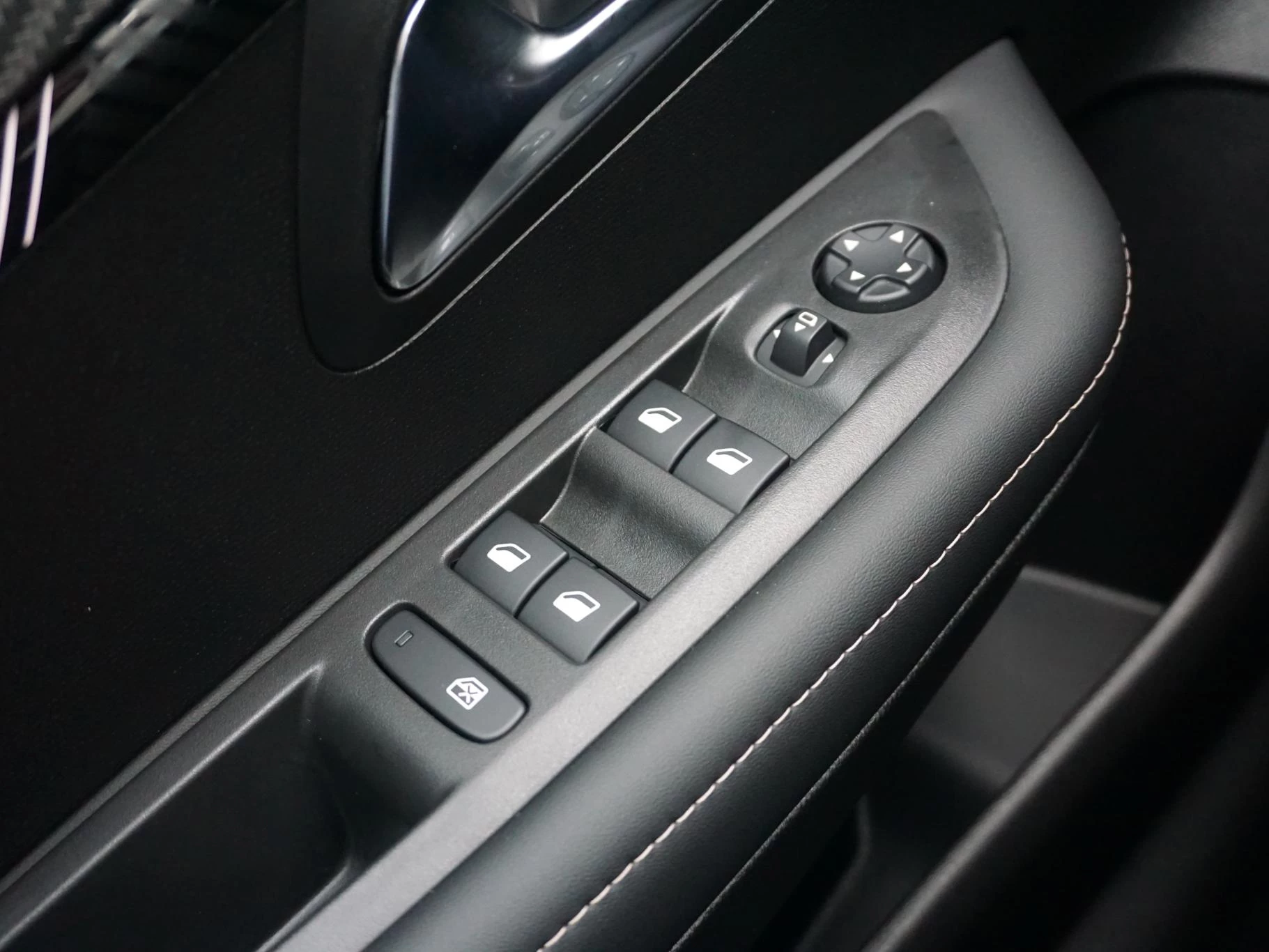 Hoofdafbeelding Peugeot e-208