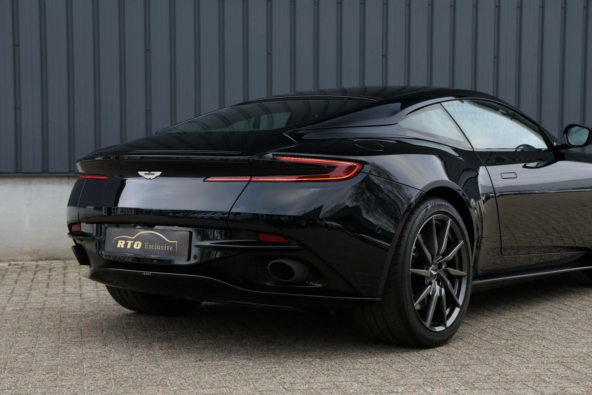 Hoofdafbeelding Aston Martin DB11