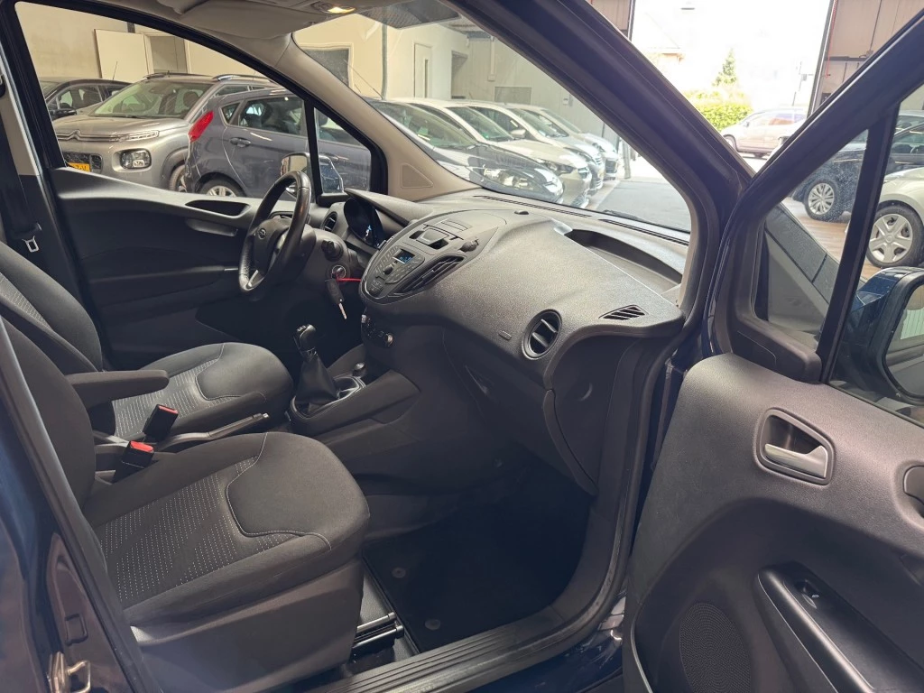 Hoofdafbeelding Ford Transit Courier