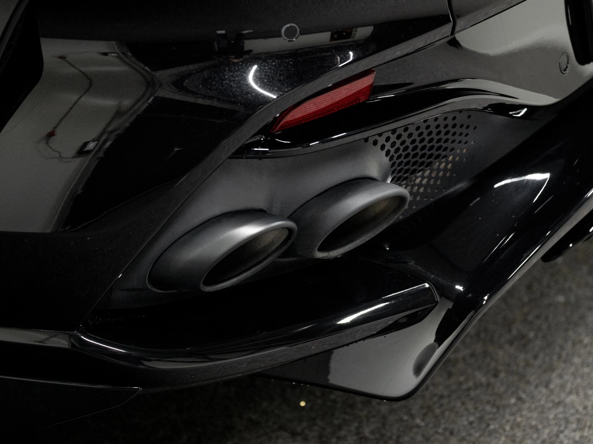 Hoofdafbeelding Aston Martin DBX